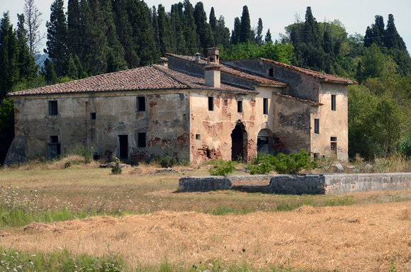 422_Italy_Lucca_The Old Building in the Field