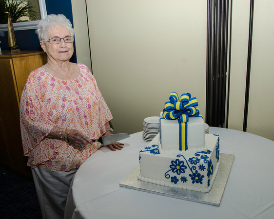 A_2017_Jean's 90th__DHT3093_Happy Cake Cutter