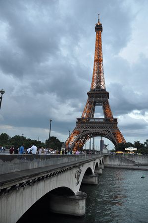 140_France Paris_The Eiffel Tower from the Ponte Deim