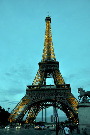 134_France Paris_The Eiffel Tower at Twilight