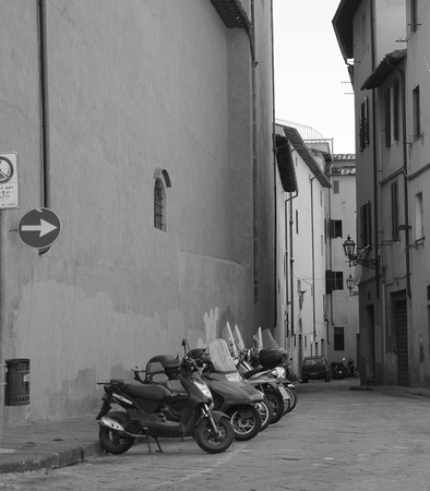 BW_407_Italy_Florence_To the End of the Street_BW