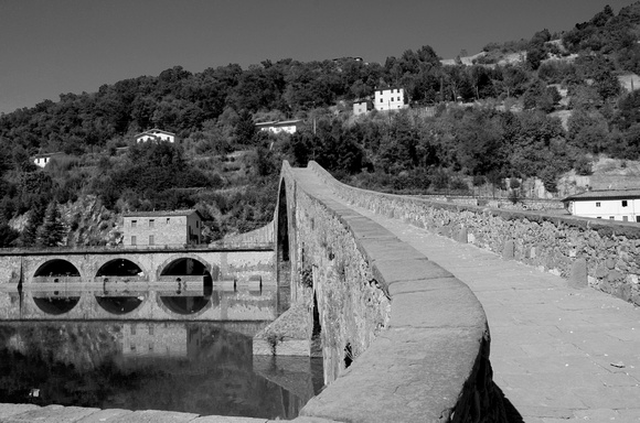 BW_413_Italy_Lucca_The Bridge That Ends at the House_BW