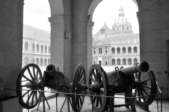 BW_108_France Paris_The Cannons at Hotel Invalide_BW